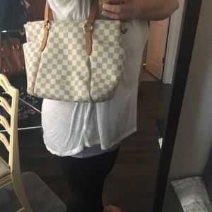 Additional photos of Louis Vuitton Totally PM